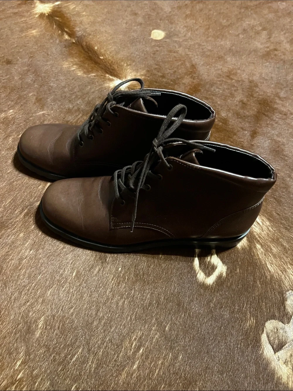 Rockport woman’s Dark Brown Leather Chukka Boots, size 7.5